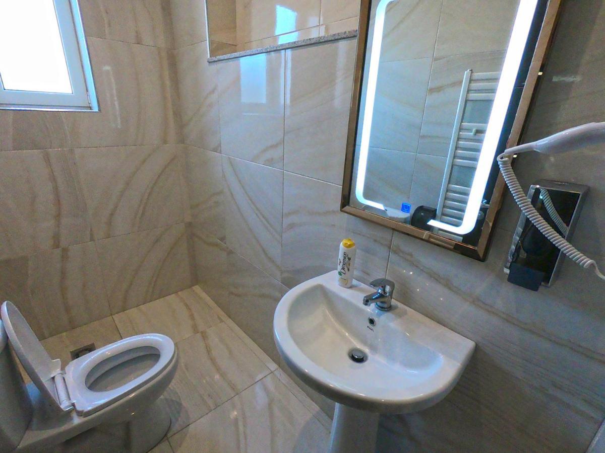 Hotel St.Pauli Shkodër Buitenkant foto