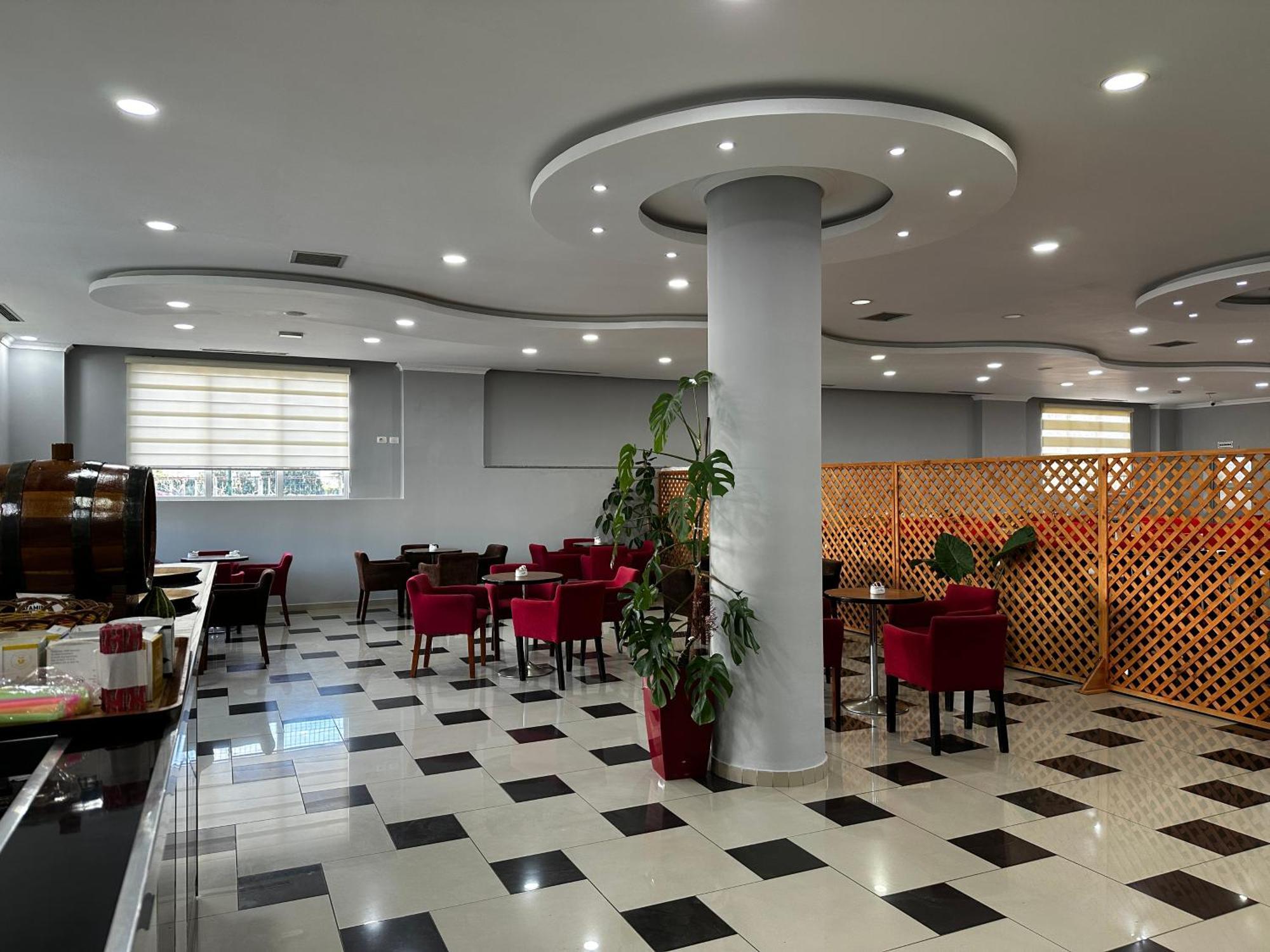 Hotel St.Pauli Shkodër Buitenkant foto